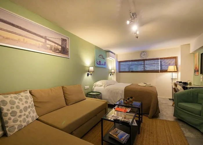Pol's Studio, Mediterranean 아파트 *