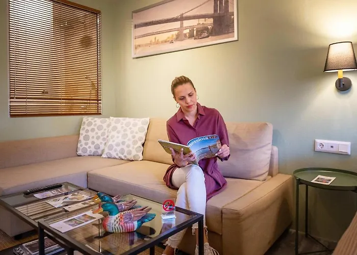 Pol's Studio, Mediterranean 아파트